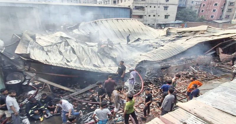 কেরাণীগঞ্জে লাইটার কারখানায় আগুনে ৫ জনের মরদেহ উদ্ধার