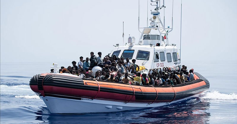 একটি কাঠের তৈরি নৌযান ভূমধ্যসাগরের এসএআর (সার্চ অ্যান্ড রেস্কিউ) জোন-এলাকায় ডুবে যায়। ছবি: সংগৃহীত