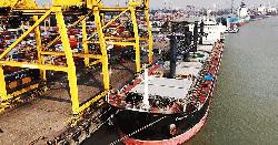 মালয়েশিয়া থেকে ২৬ হাজার টন অকটেন নিয়ে চট্টগ্রাম বন্দরে জাহাজ