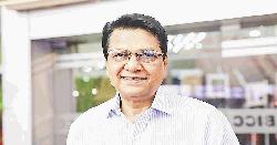 ক্যানসারকে হারিয়ে আবারও স্বাভাবিক জীবনে নায়ক আলমগীর