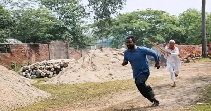 ব্রাহ্মণবাড়িয়ার নবীনগর উপজেলায় রাস্তার নিম্নমানের কাজ নিয়ে প্রশ্ন করায় স্থানীয় সরকার প্রকৌশল অধিদফতরের (এলজিইডি) প্রকৌশলীকে মারধর ও বাঁশ নিয়ে ধাওয়া