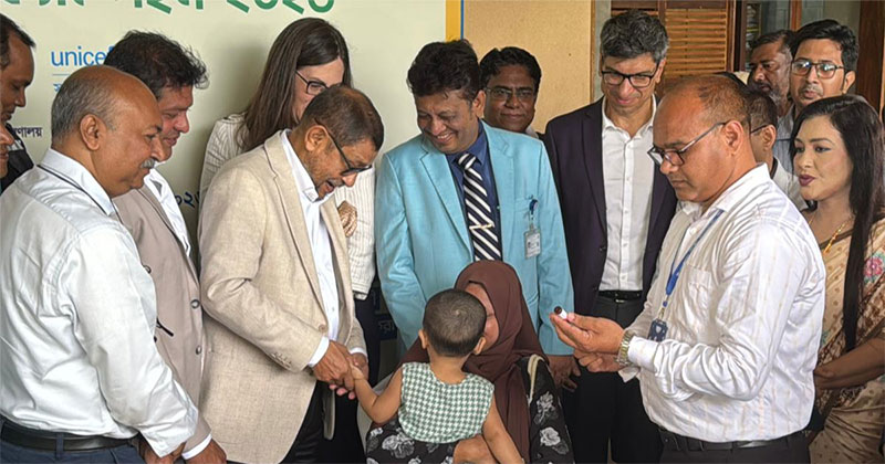 স্বাস্থ্য ও পরিবারকল্যাণ মন্ত্রী সরদার মো. সাখাওয়াত হোসেন হাম-রুবেলার টিকাদান কার্যক্রম উদ্বোধন করেন নারায়ণগঞ্জের রূপগঞ্জ উপজেলায়। ছবি : সংগৃহীত