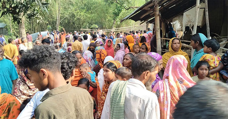 নওগাঁর নিয়ামতপুরে একই পরিবারের চারজনকে গলা কেটে হত্যা