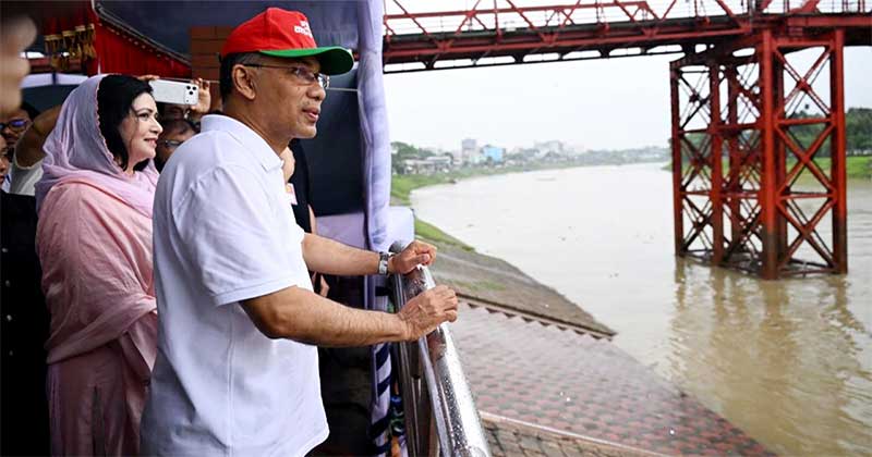সিলেটের চাঁদনি ঘাটে সুরমা নদীর দুই পাড়ের সৌন্দর্যবর্ধনসহ বন্যা প্রতিরোধী অবকাঠামো নির্মাণ প্রকল্পের উদ্বোধন করেন প্রধানমন্ত্রী তারেক রহমান। ছবি: পিএমও