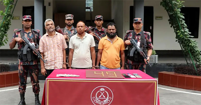 প্রাইভেটকারে মিলল ২৬টি স্বর্ণের বার