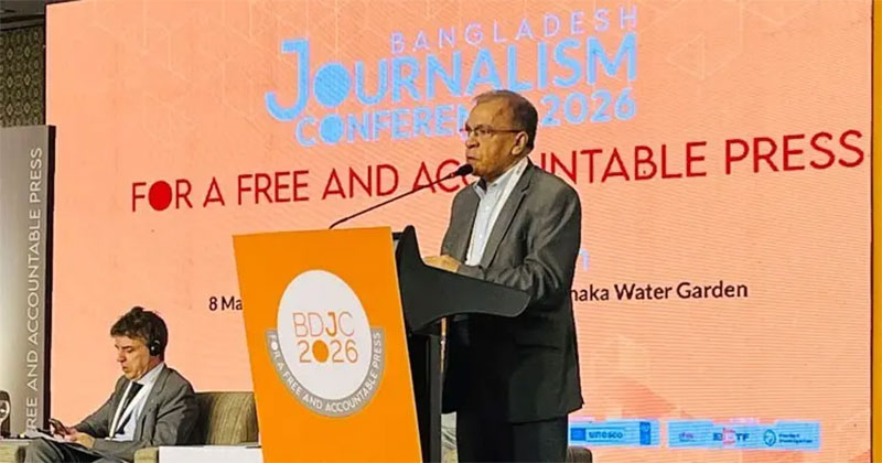 রাজধানীর একটি হোটেলে এক অনুষ্ঠানে কথা বলছেন টিআইবির নির্বাহী পরিচালক ড. ইফতেখারুজ্জামান।