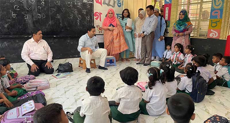 সাহিত্যিকা মডেল প্রাথমিক বিদ্যালয় পরিদর্শনে ববি হাজ্জাজ