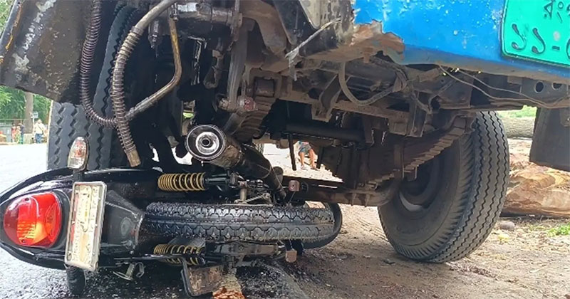 মোটরসাইকেল-ট্রাকের মুখোমুখি সংঘর্ষ