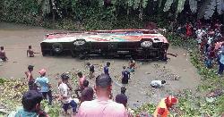 কুষ্টিয়ায় যাত্রীবাহী বাস ও ট্রাকের সংঘর্ষে নিহত ৩, বহু হতাহতের শঙ্কা