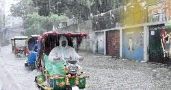 বৃষ্টিতে ঢাকায় জলাবদ্ধতা, ঈদযাত্রা ও গরুর হাটে ভোগান্তি