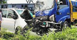নাটোরে ট্রাক-মাইক্রোবাসের মুখোমুখি সংঘর্ষে ২ শিশু নিহত