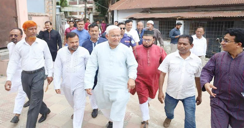 আজ দুপুরে ময়মনসিংহ সিটি কর্পোরেশনের ৩ নম্বর ওয়ার্ডে অবস্থিত সরকারি শিশু পরিবার (বালক) পরিদর্শন করেন সমাজকল্যাণ মন্ত্রী ডা: এজেডএম জাহিদ হোসেন। ছবি : বাসস