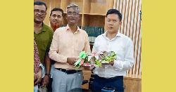 হাকিমপুরের নবাগত ইউএনও জর্জ মিত্র চাকমাকে ফুলেল শুভেচ্ছা