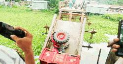ব্রিজ ভেঙে বালুভর্তি ট্রলি খালে, চালকের মৃত্যু