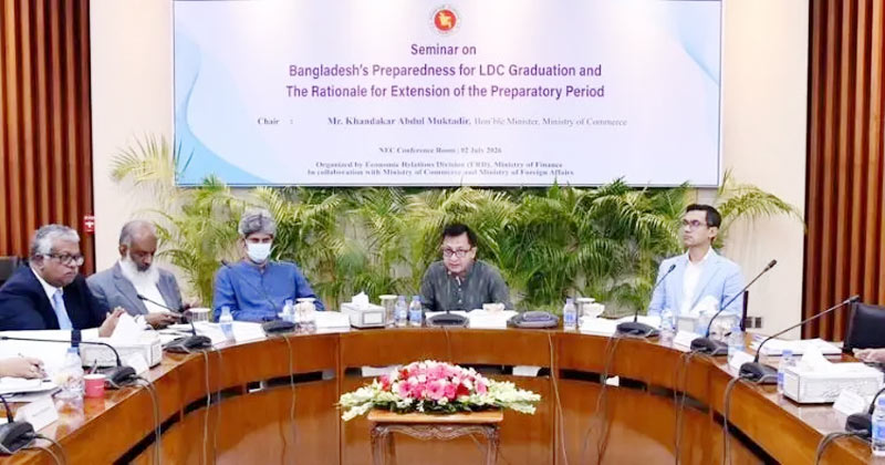 রাজধানীর আগারগাঁওয়ে এনইসি সম্মেলন কক্ষে আয়োজিত সেমিনারে সভাপতির বক্তব্য দেন বাণিজ্যমন্ত্রী খন্দকার আব্দুল মুক্তাদির