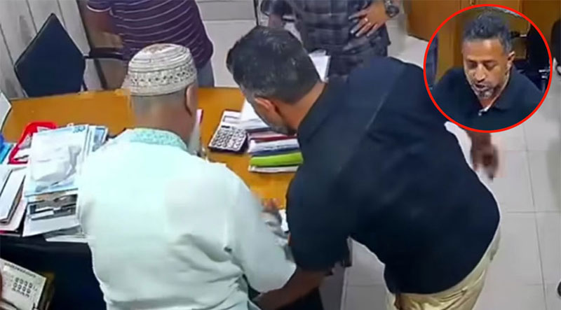 নগরীর সদর রোডে অবস্থিত অগ্রণী হাউজিং অফিসে ঢুকে এমডিকে মারপিট করেন মোস্তাফিজুর রহমান লিটু। ছবি: সিসিটিভি ফুটেজ থেকে নেওয়া