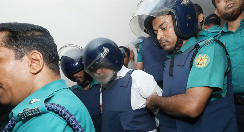 যাত্রাবাড়ী থানায় করা আব্দুল কাইয়ুম আহাদ হত্যা মামলায় বৃহস্পতিবার সাবেক প্রধান বিচারপতি এ বি এম খায়রুল হককে আদালতে আনা হয়।
