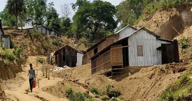 পাহাড়ধসে একই পরিবারের তিনজনসহ ৫ জনের মৃত্যু