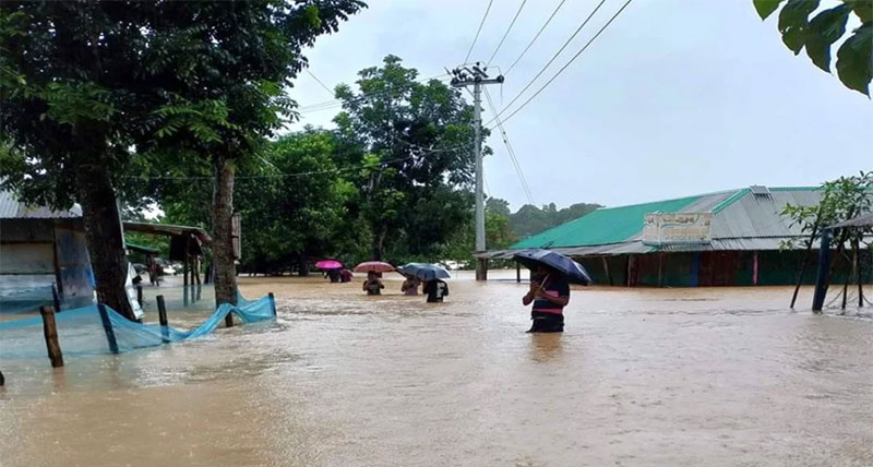 ভারী বর্ষণে পাহাড়ি ঢল নেমে খাগড়াছড়ি প্লাবিত। ছবি: সংগৃহীত