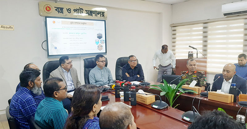 বন্ধ পাটকল পুনরায় চালুকরণের লক্ষ্যে লিজ চুক্তি স্বাক্ষর অনুষ্ঠানে বস্ত্র ও পাট মন্ত্রী খন্দকার আব্দুল মুক্তাদির।