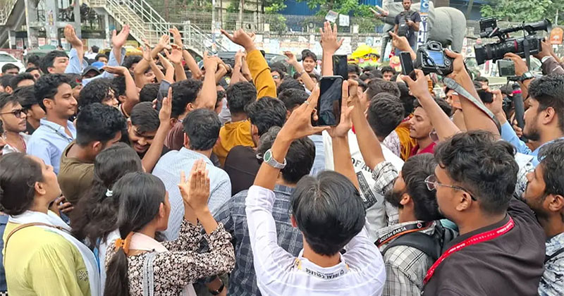 দুর্যোগে পরীক্ষা নয়, ৩ দাবি জানালো আন্দোলনরত শিক্ষার্থীরা