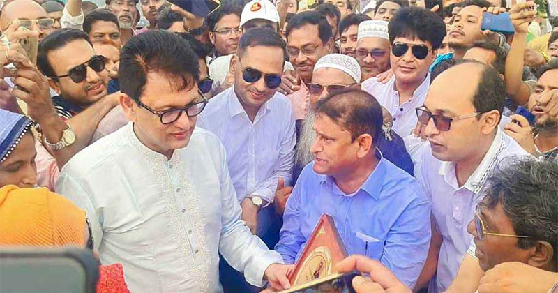 শিক্ষামন্ত্রীর কাছে পেয়ে যে দাবি জানালেন নওগাঁর এমপি