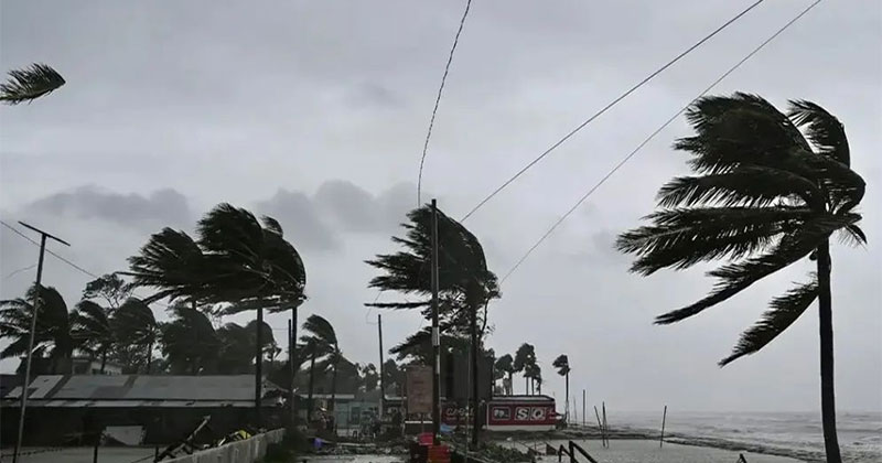 ঝোড়ো হাওয়ার শঙ্কায় দেশের ৮ অঞ্চলের নদীবন্দরে সতর্কতা
