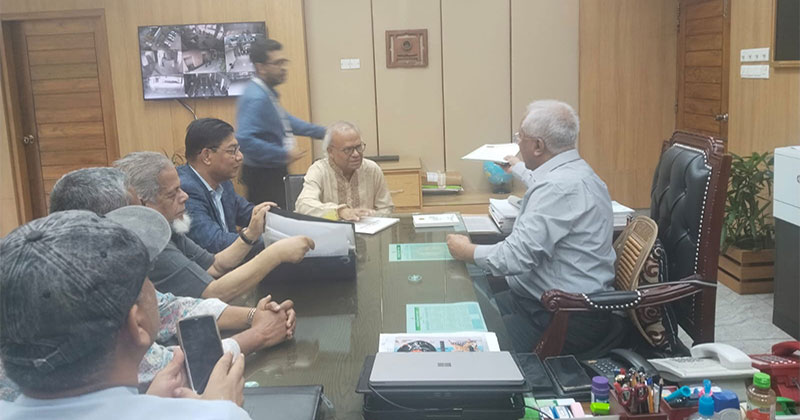 রোববার দুপুরে নির্বাচন কমিশনের দলের আয়-ব্যয়ের হিসাব জমা দেয় বিএনপির একটি প্রতিনিধি দল।