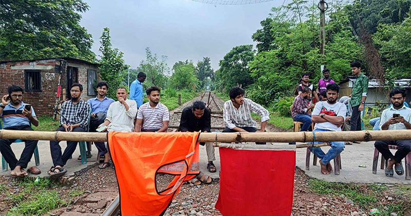 রাজশাহীর সঙ্গে সারাদেশের রেলযোগাযোগ বন্ধ
