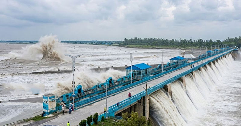 নীলফামারীতে তিস্তার পানি বিপৎসীমা ছুঁই ছুঁই