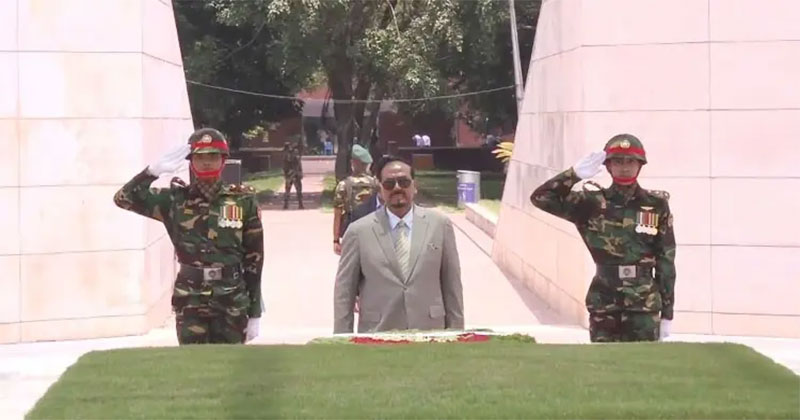 শ্রদ্ধা নিবেদন করছেন ভারপ্রাপ্ত রাষ্ট্রপতি