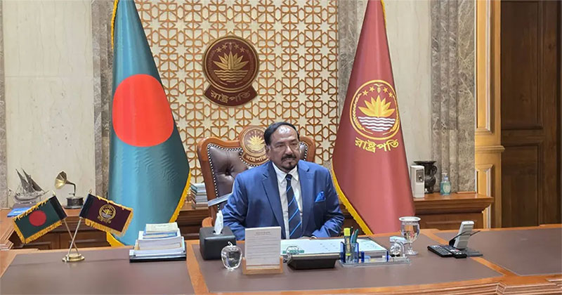 বঙ্গভবনে দাপ্তরিক কার্যক্রম শুরু করলেন ভারপ্রাপ্ত রাষ্ট্রপতি