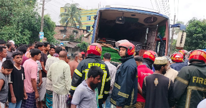 বগুড়ায় সাতসকালে বাসচাপায় ৬ দিনমজুর নিহত