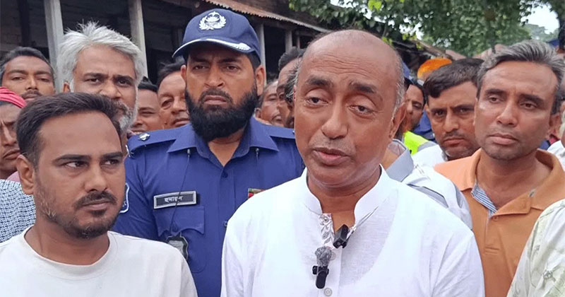 শনিবার সকালে ঝিনাইদহের শৈলকুপায় পাট ও পেঁয়াজের বাজার পরিদর্শন শেষে সাংবাদিকদের সঙ্গে কথা বলেন আইনমন্ত্রী অ্যাডভোকেট মো. আসাদুজ্জামান।
