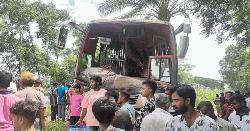  নাটোরে যাত্রীবাহী বাস ও গরুবাহী টেম্পুর সংঘর্ষে তিন গরু ব্যবসায়ী নিহত