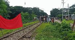 যমুনা এক্সপ্রেস আটকে বিক্ষোভ, ঢাকা-ময়মনসিংহ রেলপথে ট্রেন চলাচল বন্ধ