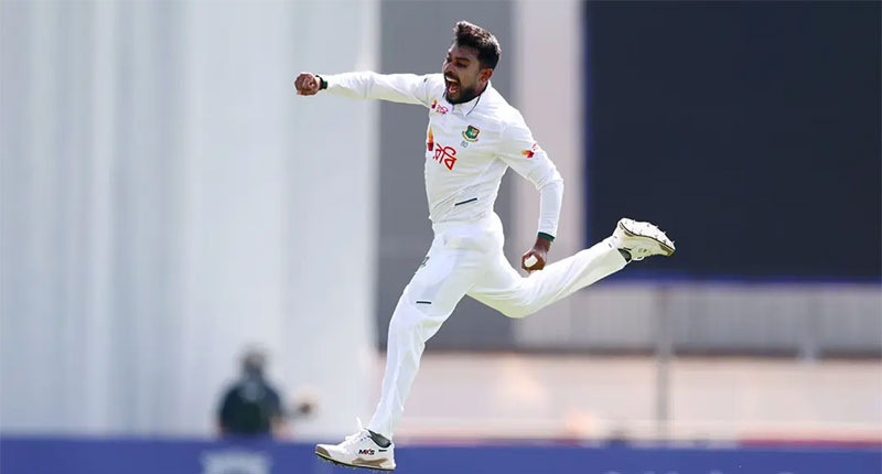 ইতিহাস গড়ার দ্বারপ্রান্তে বাংলাদেশ, মিরাজের ঘূর্ণিতে কাঁপছে অস্ট্রেলিয়া