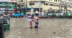 টানা বৃষ্টিতে চট্টগ্রাম নগরীতে জলাবদ্ধতা, বেড়েছে জনভোগান্তি