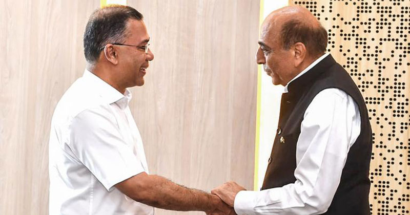 প্রধানমন্ত্রী তারেক রহমানের সঙ্গে সাক্ষাৎ করলেন বাংলাদেশে নিযুক্ত ভারতের হাইকমিশনার দিনেশ ত্রিবেদী। ছবি: প্রধানমন্ত্রীর কার্যালয়