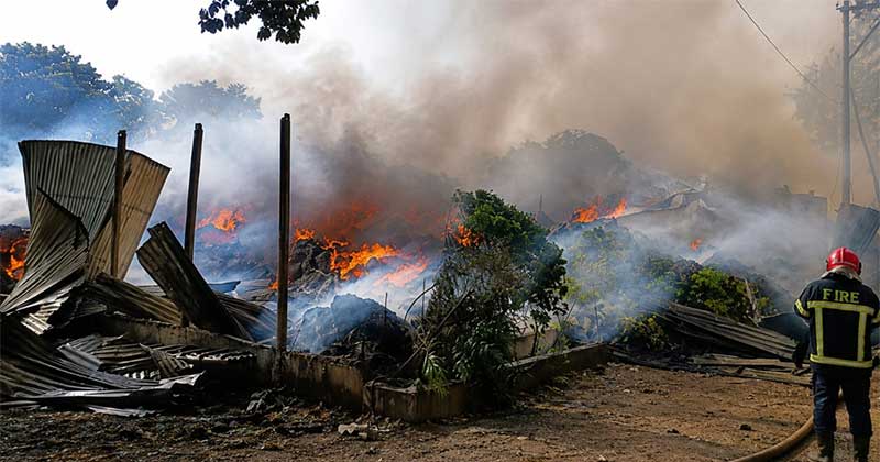 প্রায় চার ঘণ্টার চেষ্টায় সকাল সাড়ে ৯টার দিকে আগুন নিয়ন্ত্রণে আনতে সক্ষম হয় ফায়ার সার্ভিস।