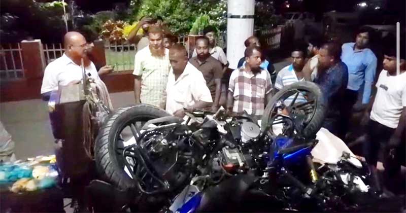 গতকাল রাত সাড়ে ৮টার দিকে ফরিদপুর-বরিশাল মহাসড়কের ভাঙ্গা উপজেলার নওপাড়া এলাকায় এ দুর্ঘটনা ঘটে।