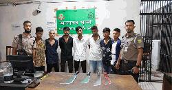 আদাবরে পৃথক অভিযানে চাপাতিসহ ৬ ছিনতাইকারী গ্রেপ্তার