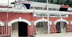 চলন্ত ট্রেনে যাত্রী ধর্ষণের ঘটনায় ৪ পুলিশ প্রত্যাহার