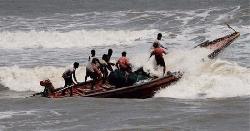 বঙ্গোপসাগরে ট্রলারডুবি: ২ জেলের মরদেহ উদ্ধার, নিখোঁজ ২
