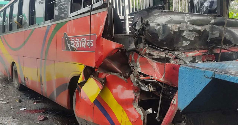 ফেনীতে বাস ও কাভার্ডভ্যান সংঘর্ষে ৩ জনের মৃত্যু