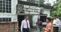 কমিশনার গিয়ে দেখলেন ভূমি অফিস তালাবদ্ধ, কর্মকর্তা বরখাস্ত