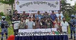 সুন্দরবনে ১২ ডাকাতের আত্মসমর্পণ, বিপুল অস্ত্র-গোলাবারুদ উদ্ধার