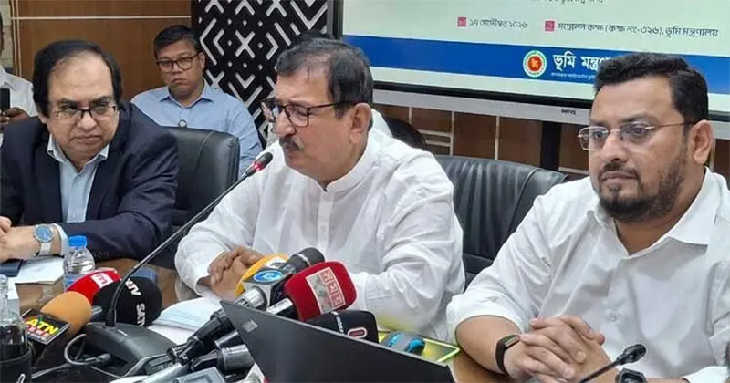 সচিবালয়ে ‘ভূমিদৃষ্টি’ মোবাইল অ্যাপ উদ্বোধন করেন ভূমিমন্ত্রী মো. মিজানুর রহমান মিনু।
