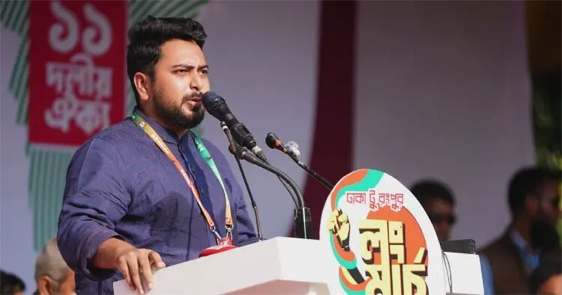 রংপুর অভিমুখে লং মার্চ উপলক্ষে বক্তব্য রাখেন এনসিপির আহ্বায়ক নাহিদ ইসলাম, ছবি: ফেসবুক থেকে নেওয়া