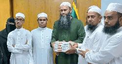 বিশ্বজয়ী হাফেজদের উপহার দেওয়া ‘নেক্সাস’ বই ফেরত নিলেন ধর্ম প্রতিমন্ত্রী